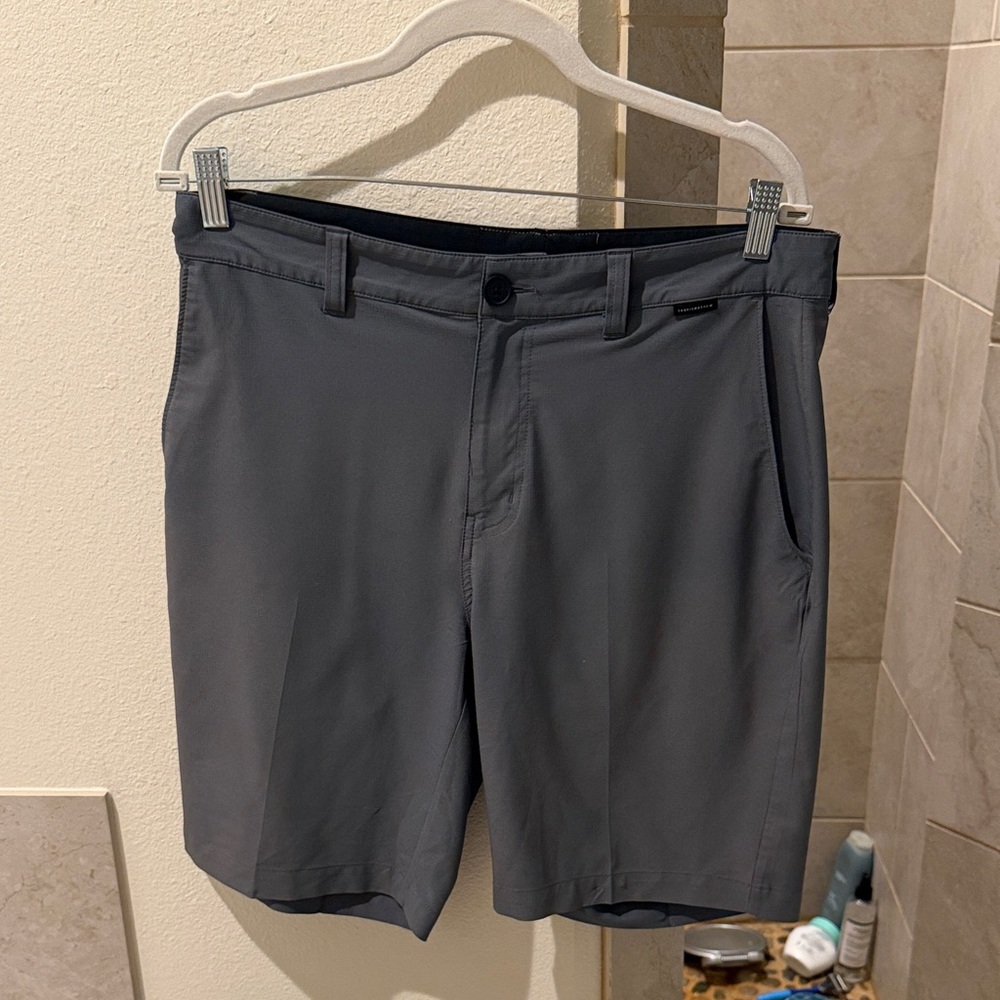 TravisMathew Golf Shorts | Men’s 32 Waist | 9” Inseam | Performance Fit